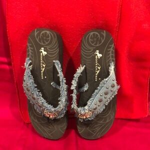 Montana West Women's Black and Blue Sandals